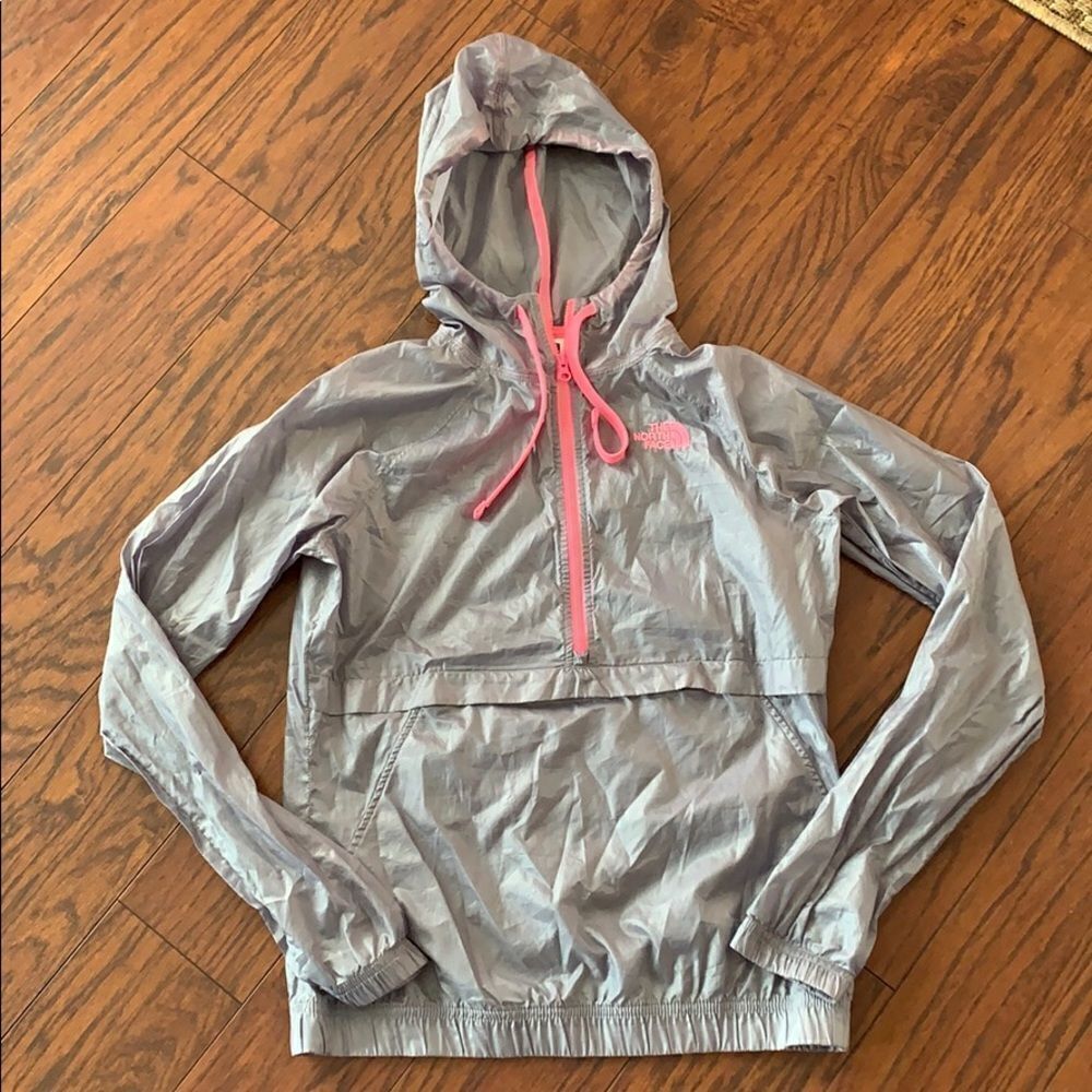 New The North Face packable wind shell. XS